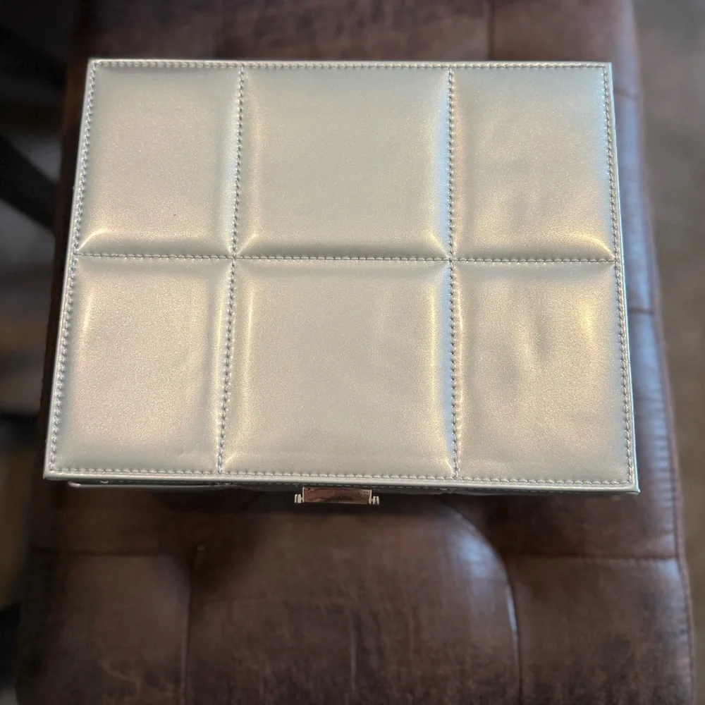 Silver Quilted Beauty Organizer